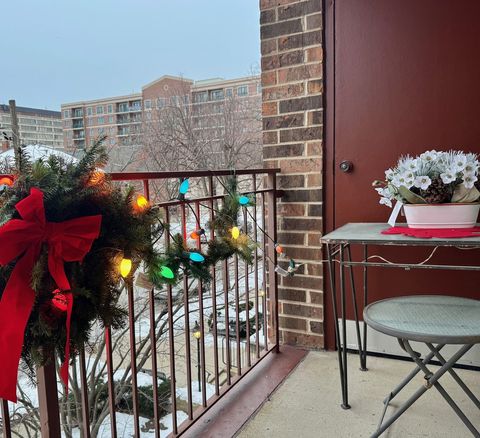 Tiny photo for 825 Pearson Street #3D, Des Plaines, IL 60016 (MLS # 12528534)