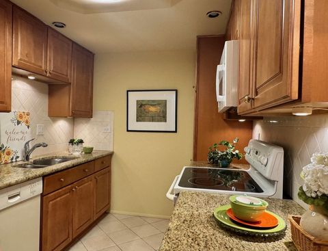 Tiny photo for 825 Pearson Street #3D, Des Plaines, IL 60016 (MLS # 12528534)