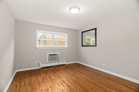 Tiny photo for 617 Case Place #2, Evanston, IL 60202 (MLS # 12497491)