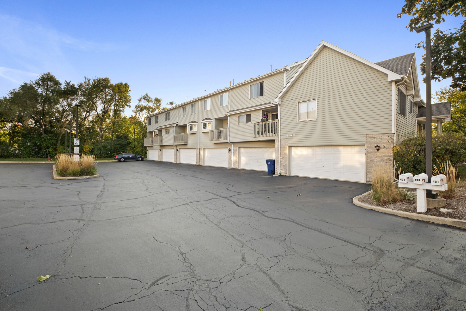 403 E Willow Street 403