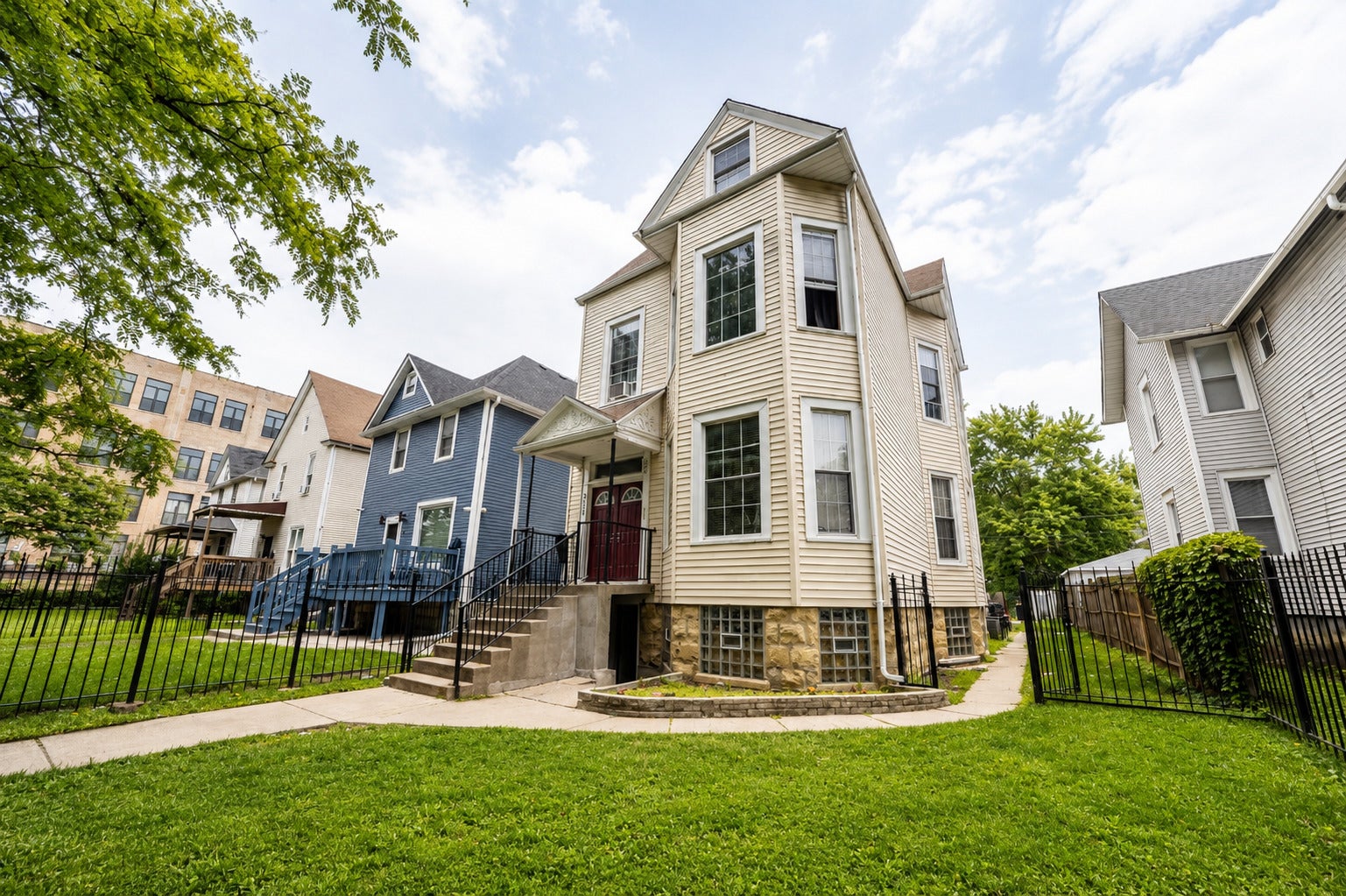 321 N Long Avenue