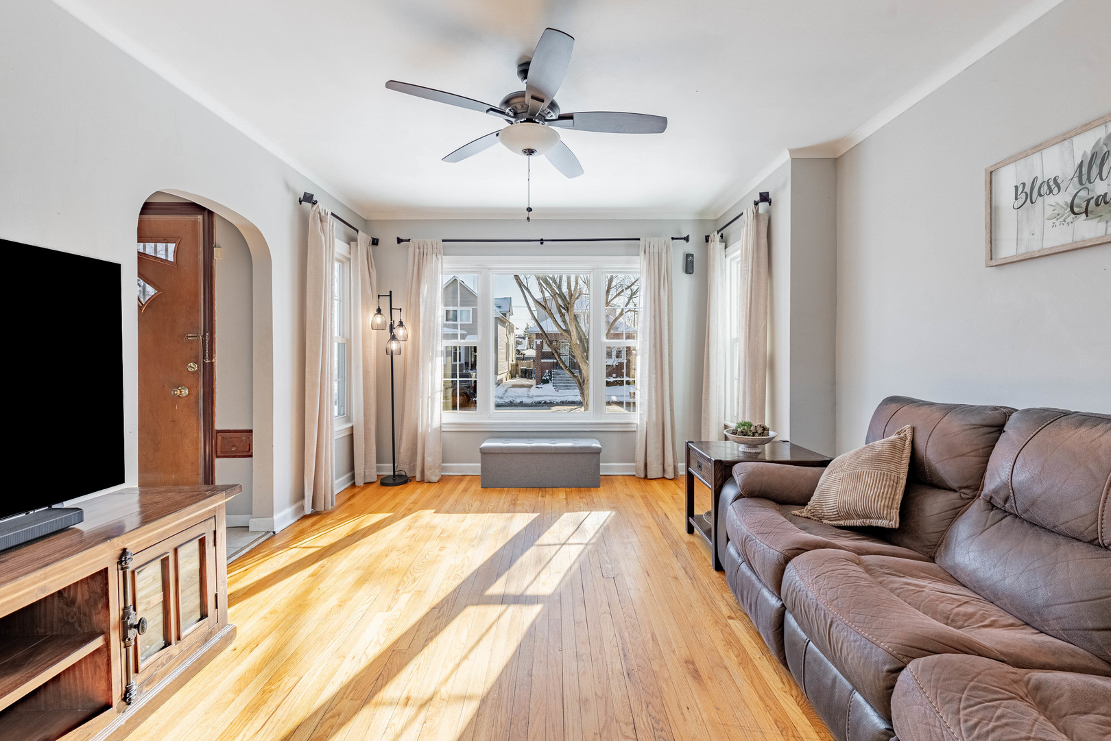 5026 W Addison Street