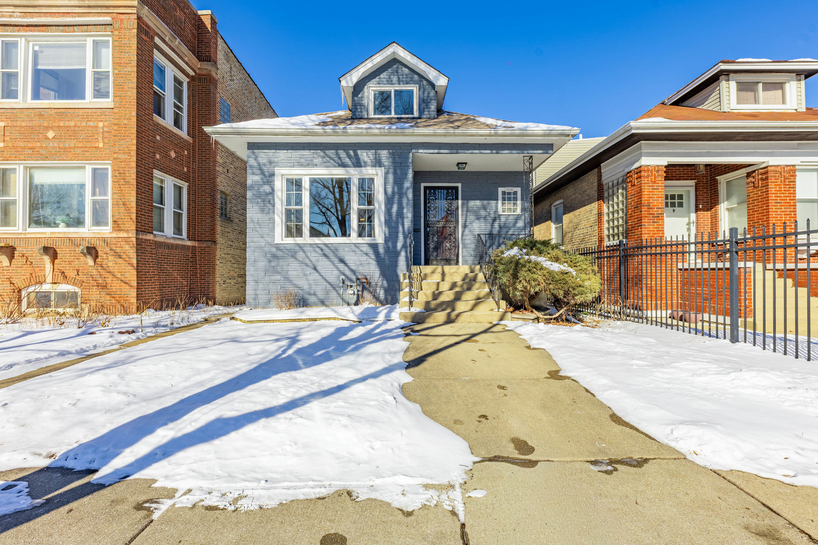 5026 W Addison Street