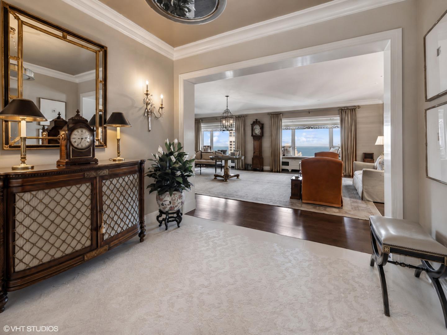 800 N MICHIGAN Avenue 3501