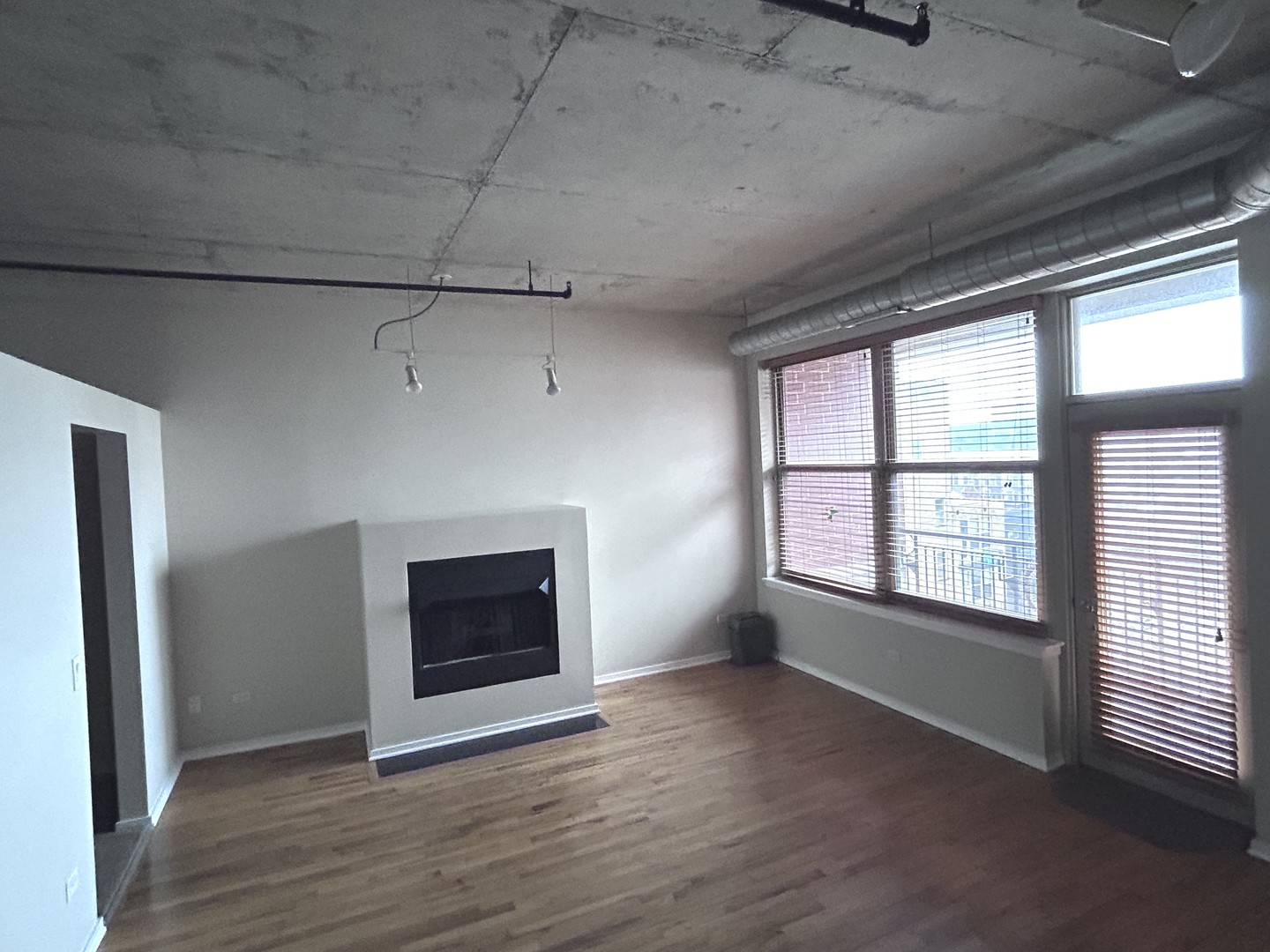 6 S Laflin Street 920