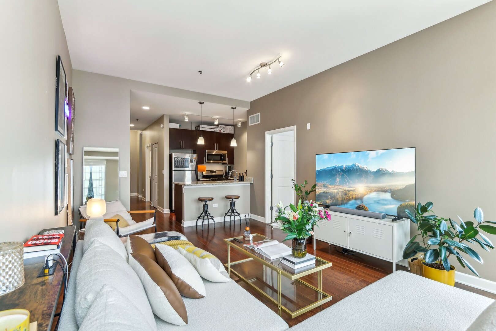 1400 S Michigan Avenue 2507