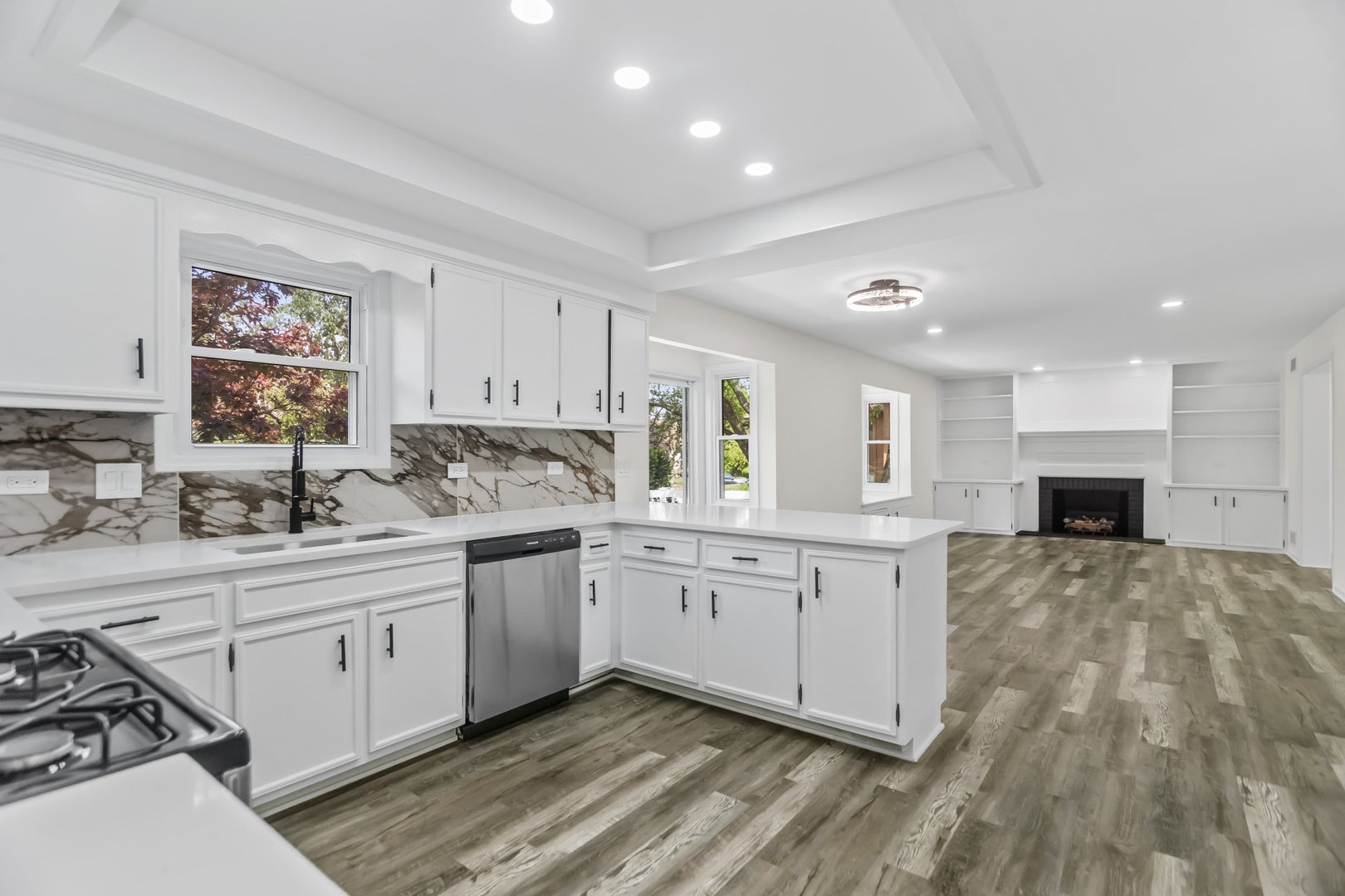 2490 Lakeside Drive