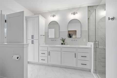 Tiny photo for 1 Country Club Court, Le Claire, IA 52753 (MLS # 12574804)