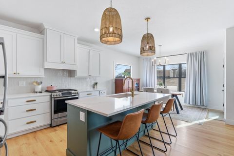 Tiny photo for 1 Country Club Court, Le Claire, IA 52753 (MLS # 12574804)