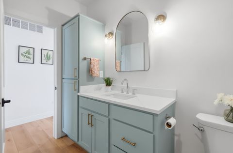 Tiny photo for 1 Country Club Court, Le Claire, IA 52753 (MLS # 12574804)