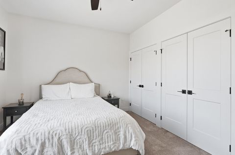 Tiny photo for 1 Country Club Court, Le Claire, IA 52753 (MLS # 12574804)