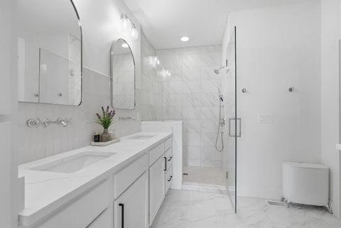 Tiny photo for 1 Country Club Court, Le Claire, IA 52753 (MLS # 12574804)