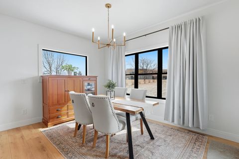 Tiny photo for 1 Country Club Court, Le Claire, IA 52753 (MLS # 12574804)