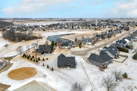 Tiny photo for 1 Country Club Court, Le Claire, IA 52753 (MLS # 12574804)