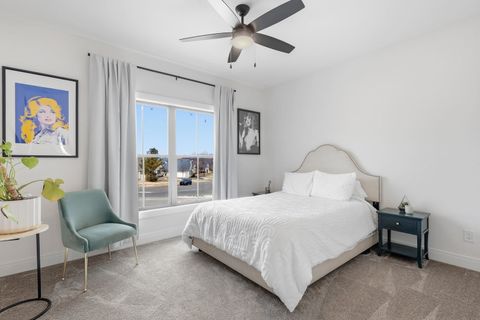 Tiny photo for 1 Country Club Court, Le Claire, IA 52753 (MLS # 12574804)