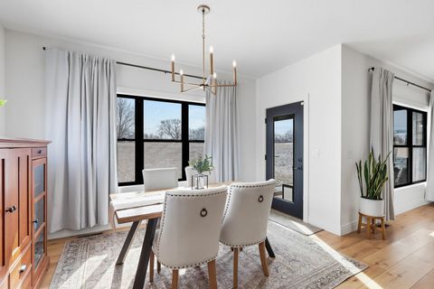 Tiny photo for 1 Country Club Court, Le Claire, IA 52753 (MLS # 12574804)