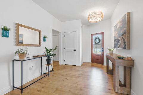 Tiny photo for 1 Country Club Court, Le Claire, IA 52753 (MLS # 12574804)