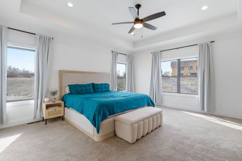 Tiny photo for 1 Country Club Court, Le Claire, IA 52753 (MLS # 12574804)