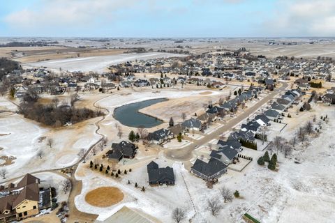 Tiny photo for 1 Country Club Court, Le Claire, IA 52753 (MLS # 12574804)