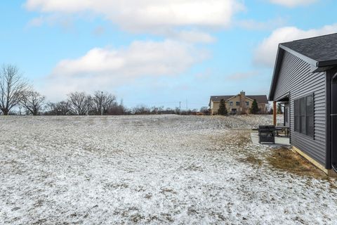 Tiny photo for 1 Country Club Court, Le Claire, IA 52753 (MLS # 12574804)