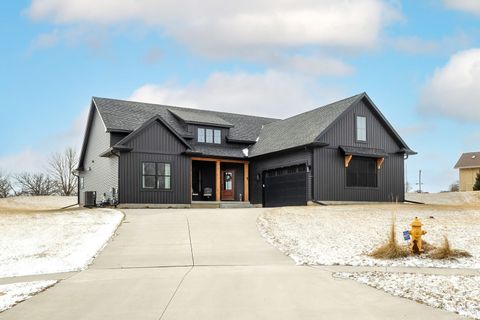 Tiny photo for 1 Country Club Court, Le Claire, IA 52753 (MLS # 12574804)
