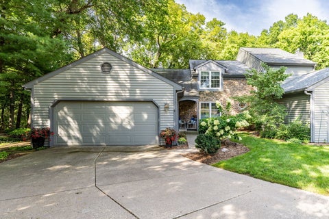 Photo of 31 Thornwood Court #14, Rock Island, IL 61201 (MLS # 12742493)