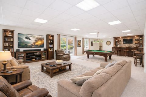 Tiny photo for 6 Sherwood Court, Lake In The Hills, IL 60156 (MLS # 12531094)