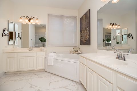 Tiny photo for 6 Sherwood Court, Lake In The Hills, IL 60156 (MLS # 12531094)