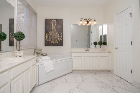 Tiny photo for 6 Sherwood Court, Lake In The Hills, IL 60156 (MLS # 12531094)