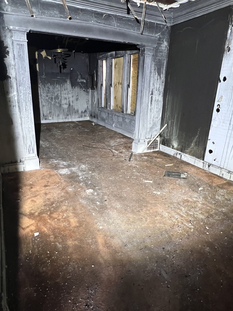 7835 S Rhodes Avenue