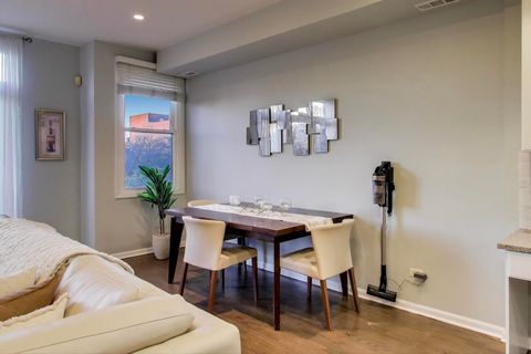 Tiny photo for 2919 N SOUTHPORT Avenue #3, Chicago, IL 60657 (MLS # 12529160)