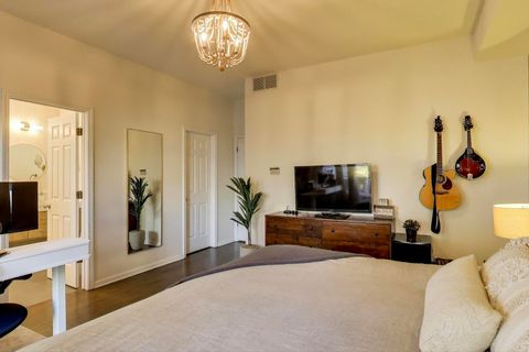 Tiny photo for 2919 N SOUTHPORT Avenue #3, Chicago, IL 60657 (MLS # 12529160)