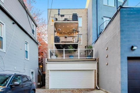 Tiny photo for 2919 N SOUTHPORT Avenue #3, Chicago, IL 60657 (MLS # 12529160)