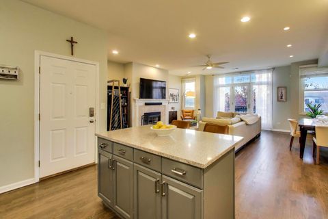 Tiny photo for 2919 N SOUTHPORT Avenue #3, Chicago, IL 60657 (MLS # 12529160)