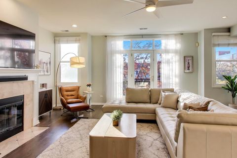 Tiny photo for 2919 N SOUTHPORT Avenue #3, Chicago, IL 60657 (MLS # 12529160)