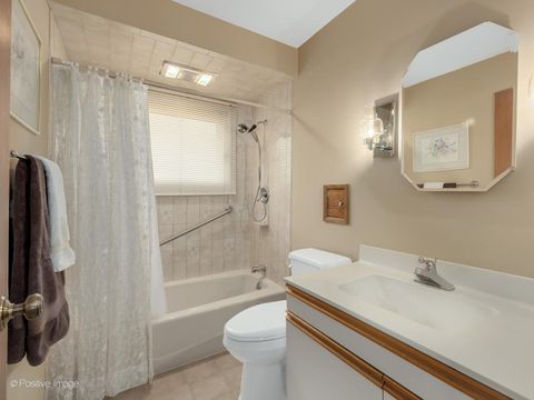 Tiny photo for 564 E Bryn Mawr Avenue, Roselle, IL 60172 (MLS # 12582520)