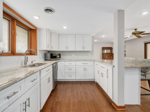 Tiny photo for 564 E Bryn Mawr Avenue, Roselle, IL 60172 (MLS # 12582520)