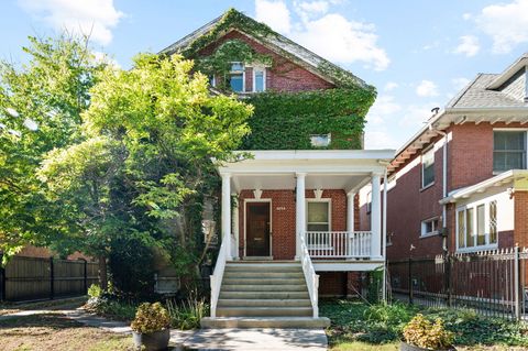 Photo of 4254 N Hazel Street, Chicago, IL 60613 (MLS # 12557563)