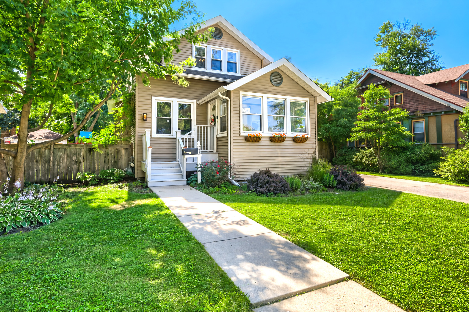 736 ARLINGTON Avenue