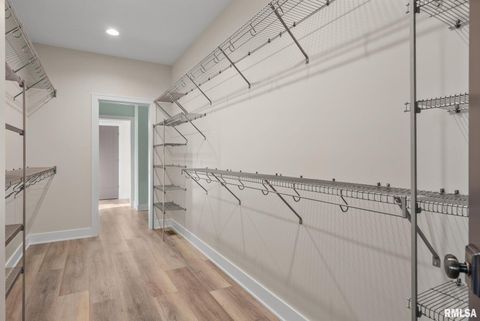 Tiny photo for 5167 Lakeside Court, Bettendorf, IA 52722 (MLS # QC4269311)