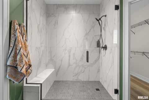 Tiny photo for 5167 Lakeside Court, Bettendorf, IA 52722 (MLS # QC4269311)