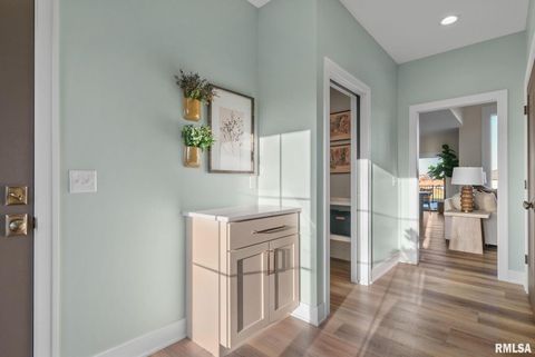 Tiny photo for 5167 LAKESIDE Court, Bettendorf, IA 52722 (MLS # QC4269311)