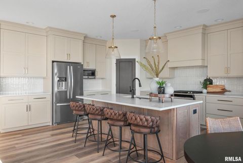 Tiny photo for 5167 LAKESIDE Court, Bettendorf, IA 52722 (MLS # QC4269311)