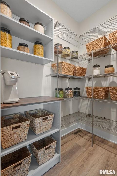 Tiny photo for 5167 LAKESIDE Court, Bettendorf, IA 52722 (MLS # QC4269311)