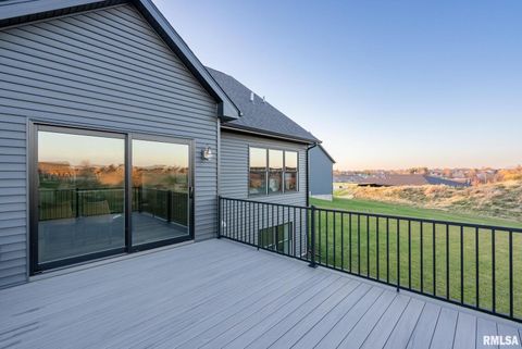 Tiny photo for 5167 Lakeside Court, Bettendorf, IA 52722 (MLS # QC4269311)