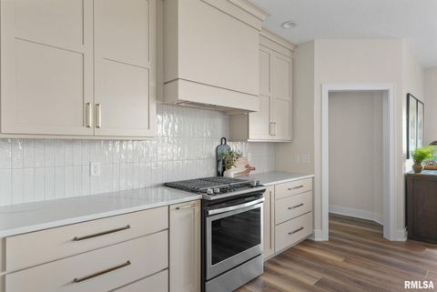 Tiny photo for 5167 LAKESIDE Court, Bettendorf, IA 52722 (MLS # QC4269311)