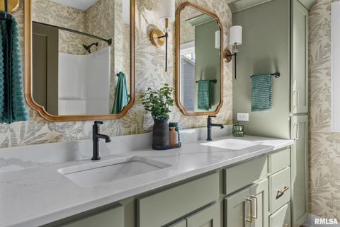 Tiny photo for 5167 LAKESIDE Court, Bettendorf, IA 52722 (MLS # QC4269311)