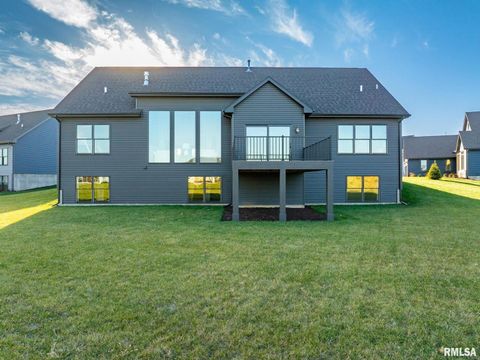 Tiny photo for 5167 Lakeside Court, Bettendorf, IA 52722 (MLS # QC4269311)