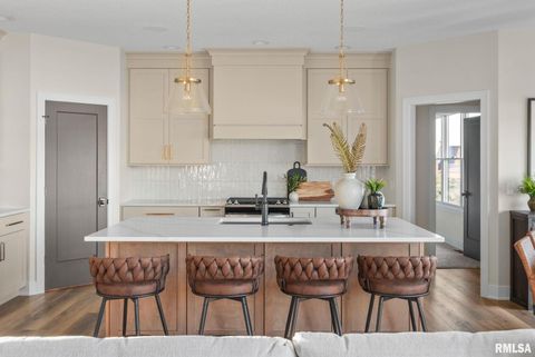 Tiny photo for 5167 Lakeside Court, Bettendorf, IA 52722 (MLS # QC4269311)