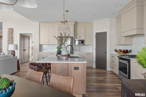 Tiny photo for 5167 Lakeside Court, Bettendorf, IA 52722 (MLS # QC4269311)